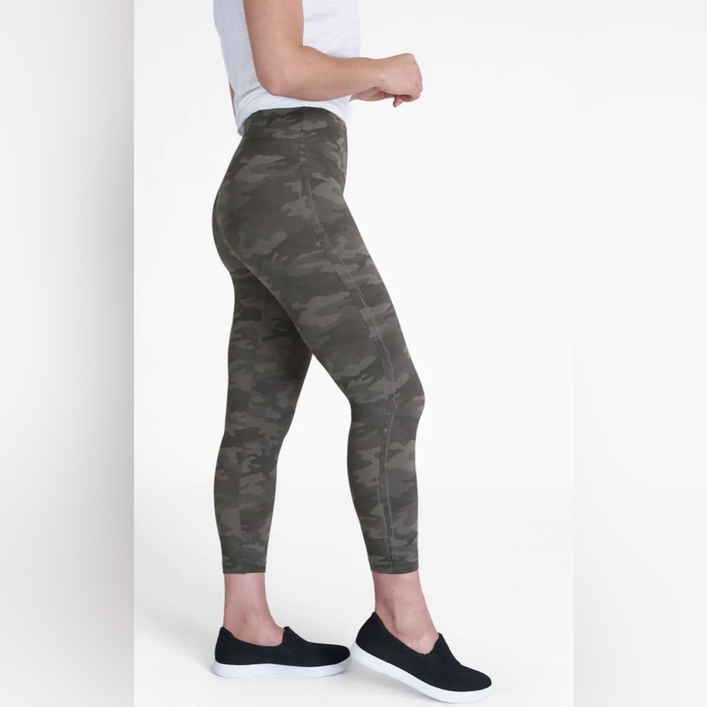 Sz1X Spanx Look At Me Now High Rise Compression cropped tights Green Camo EUC